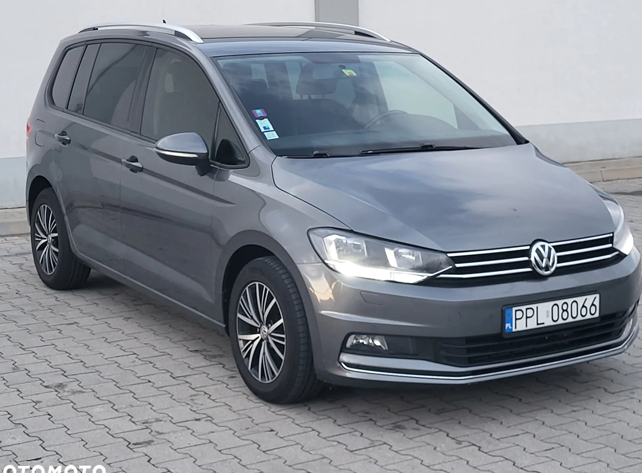 Volkswagen Touran cena 59000 przebieg: 82752, rok produkcji 2018 z Pleszew małe 92